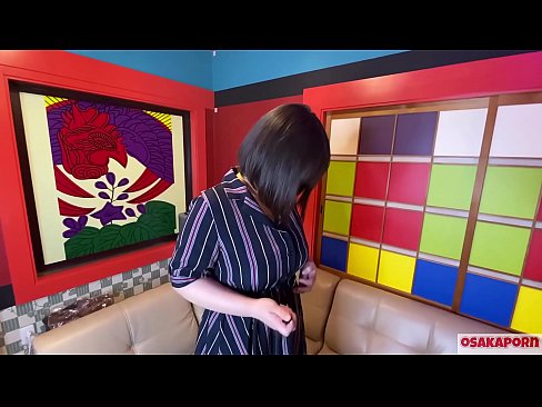 ❤️ Mosali oa Lejapane ea nang le litete tse kholo o ipholla litho tsa botona kapa botšehali ka lintho tsa ho etsa thobalano 'me o na le orgasm. O bua lipuisanong mabapi le phihlelo ea hae ea fucking. Mabele a maholo le malinyane a boea a bobolang haholo. Osakaporn rona  ❌